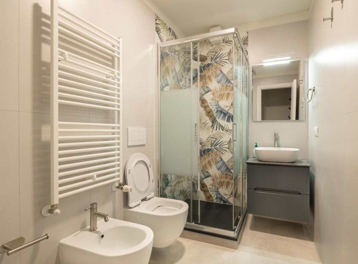 Modern Two-room Near Station And Airport Apartment *